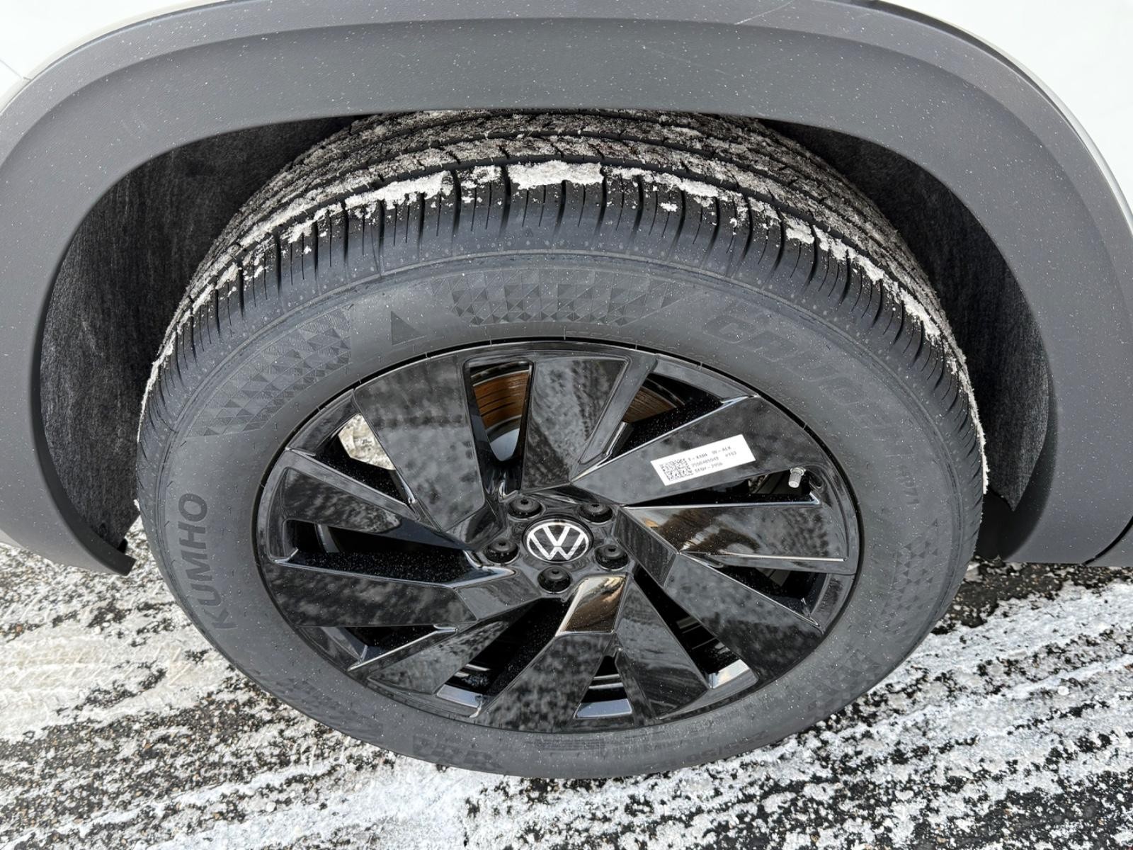 Volkswagen Atlas Cross Sport Vehicle Image 04