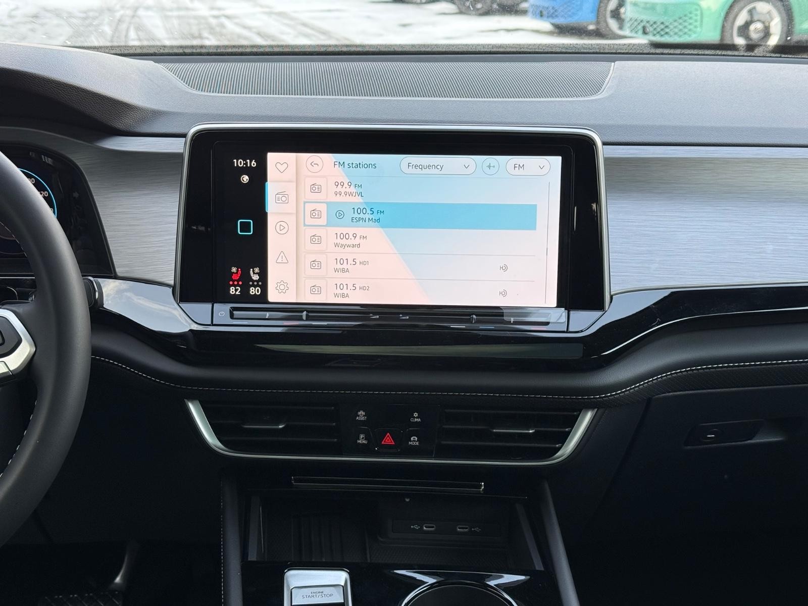 Volkswagen Atlas Cross Sport Vehicle Image 07