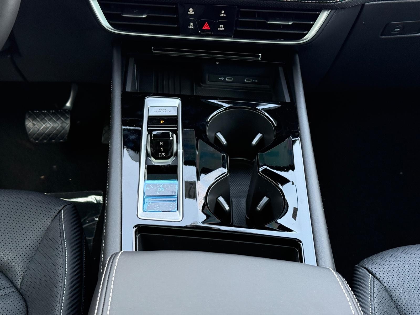 Volkswagen Atlas Cross Sport Vehicle Image 08