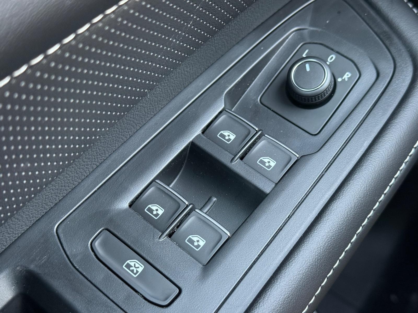 Volkswagen Atlas Cross Sport Vehicle Image 15