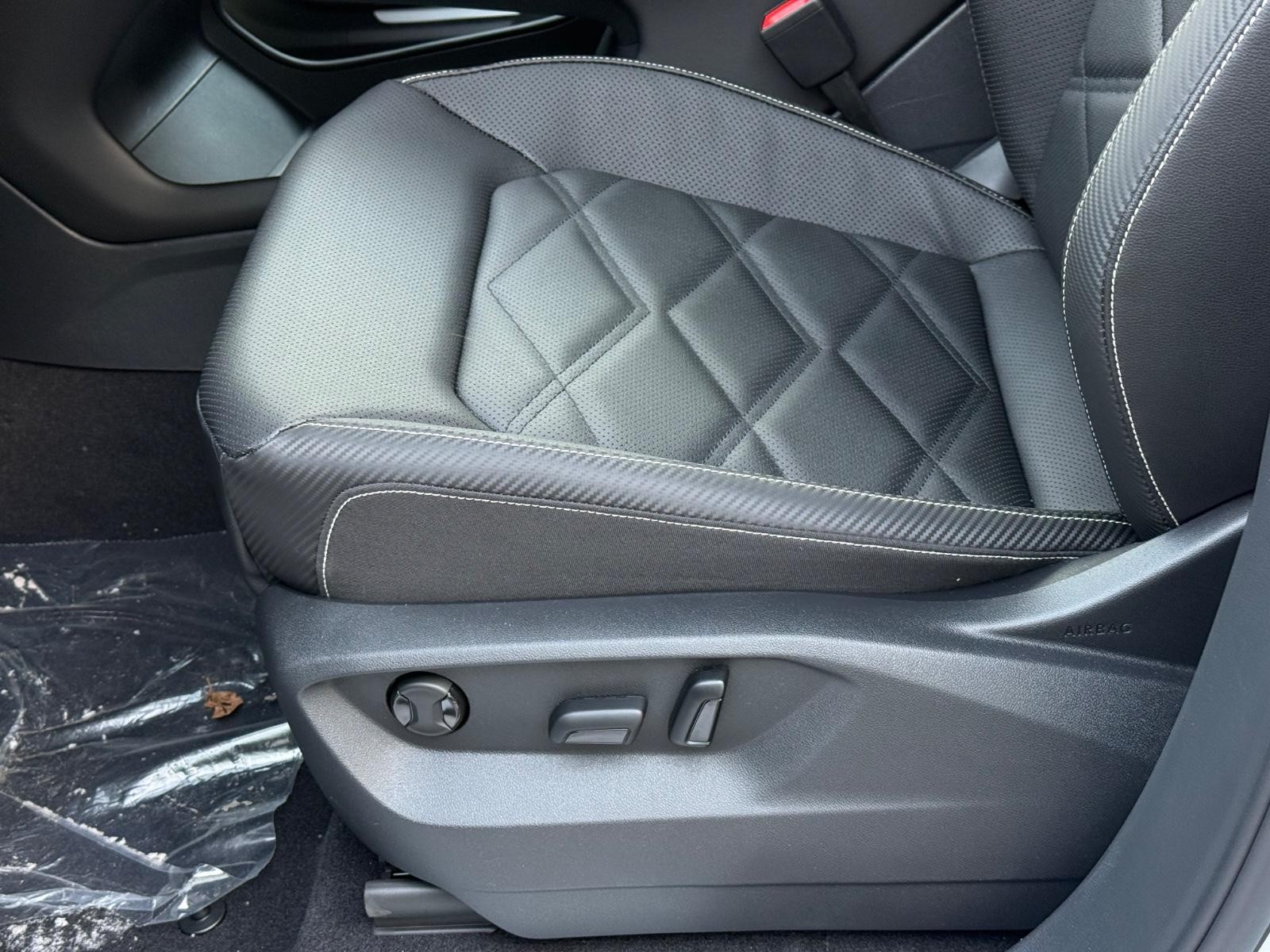 Volkswagen Atlas Cross Sport Vehicle Image 16