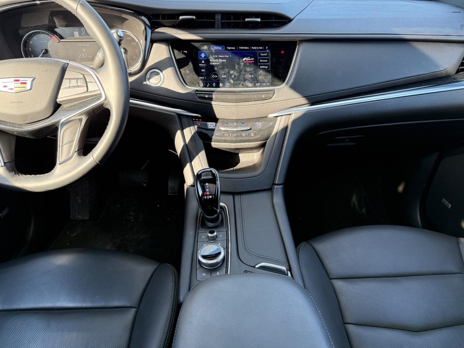 Cadillac XT5 Vehicle Image 11