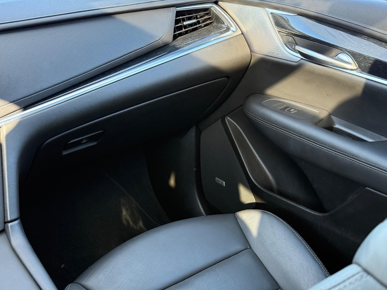 Cadillac XT5 Vehicle Image 15