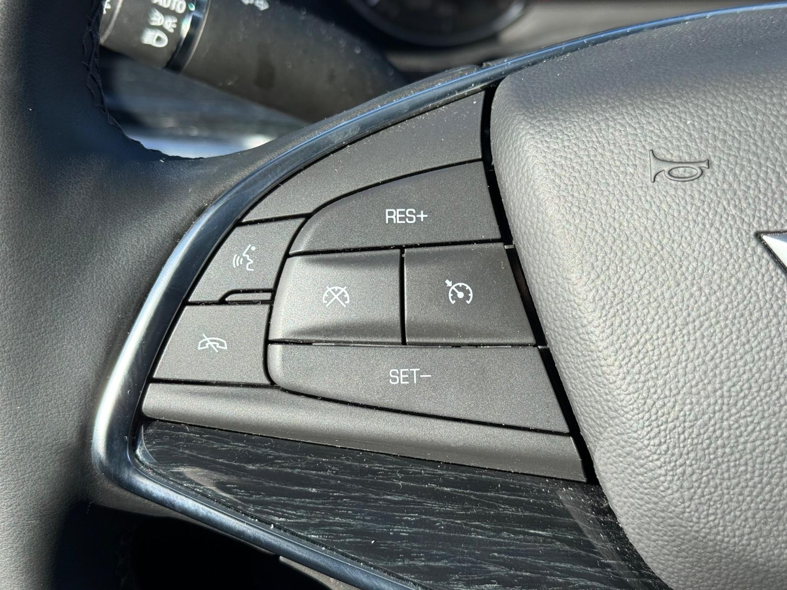 Cadillac XT5 Vehicle Image 16