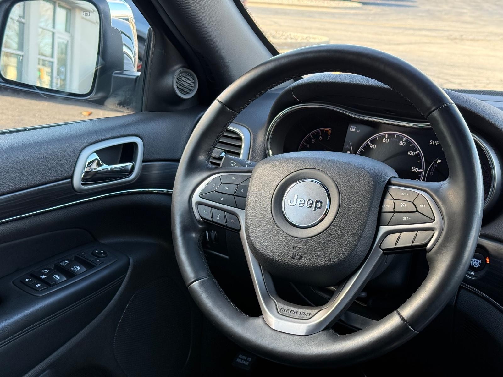Jeep Grand Cherokee Vehicle Image 14