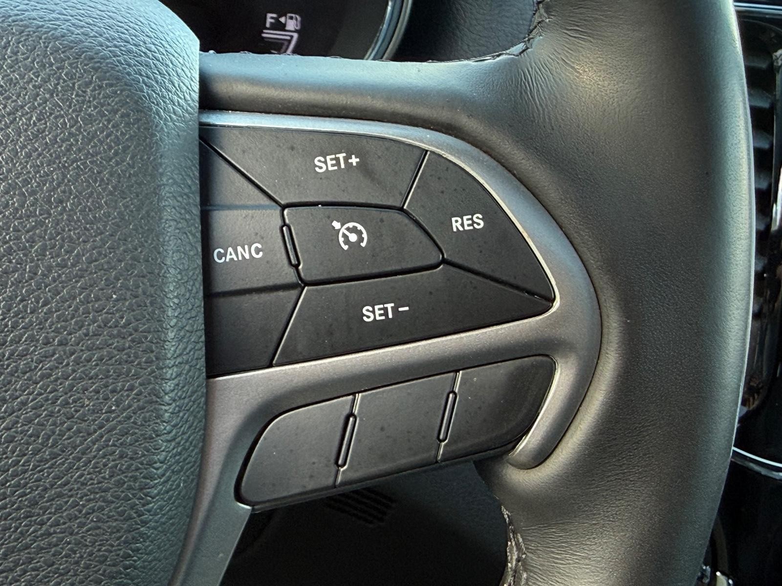 Jeep Grand Cherokee Vehicle Image 18