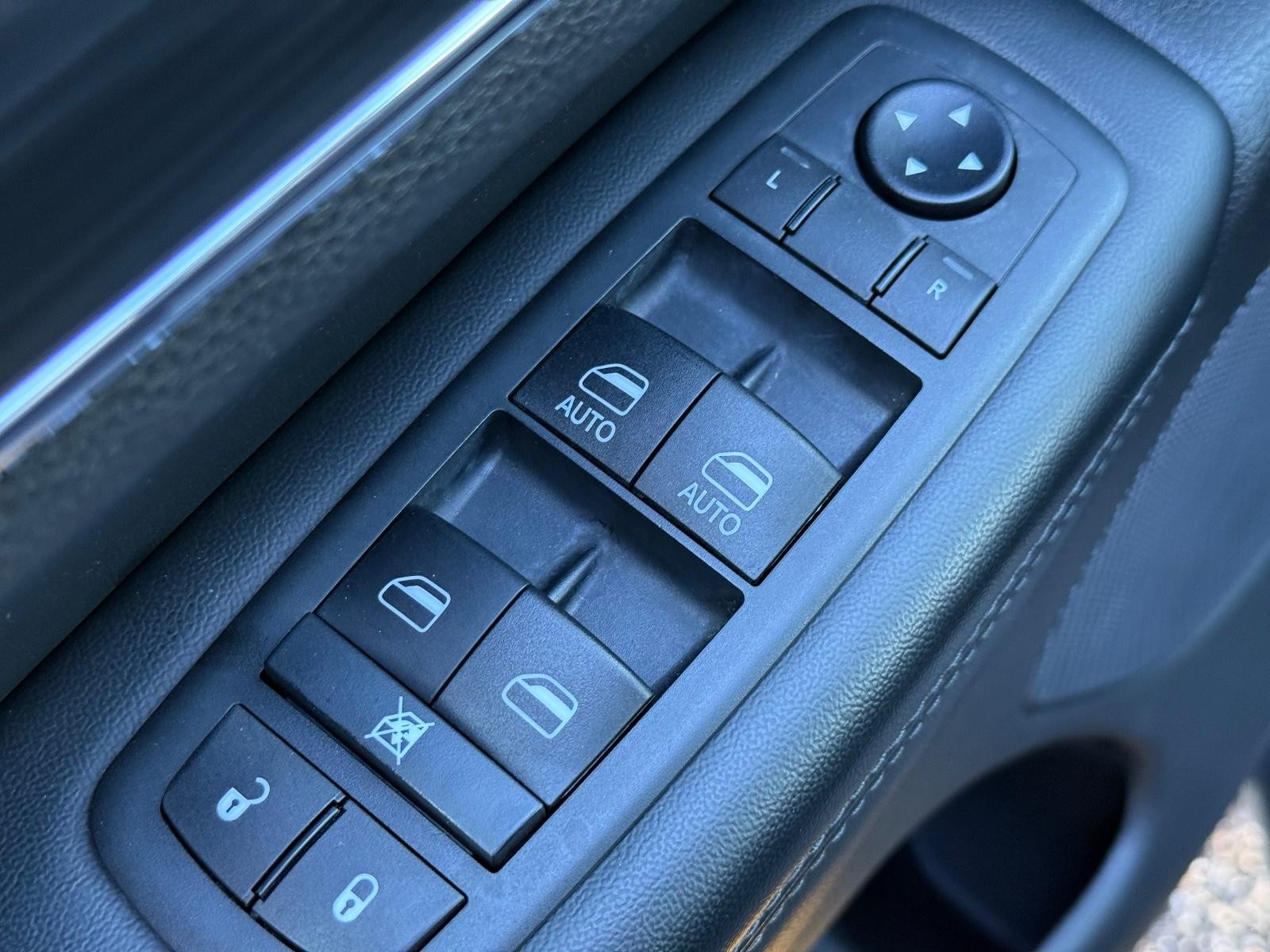 Jeep Grand Cherokee Vehicle Image 22