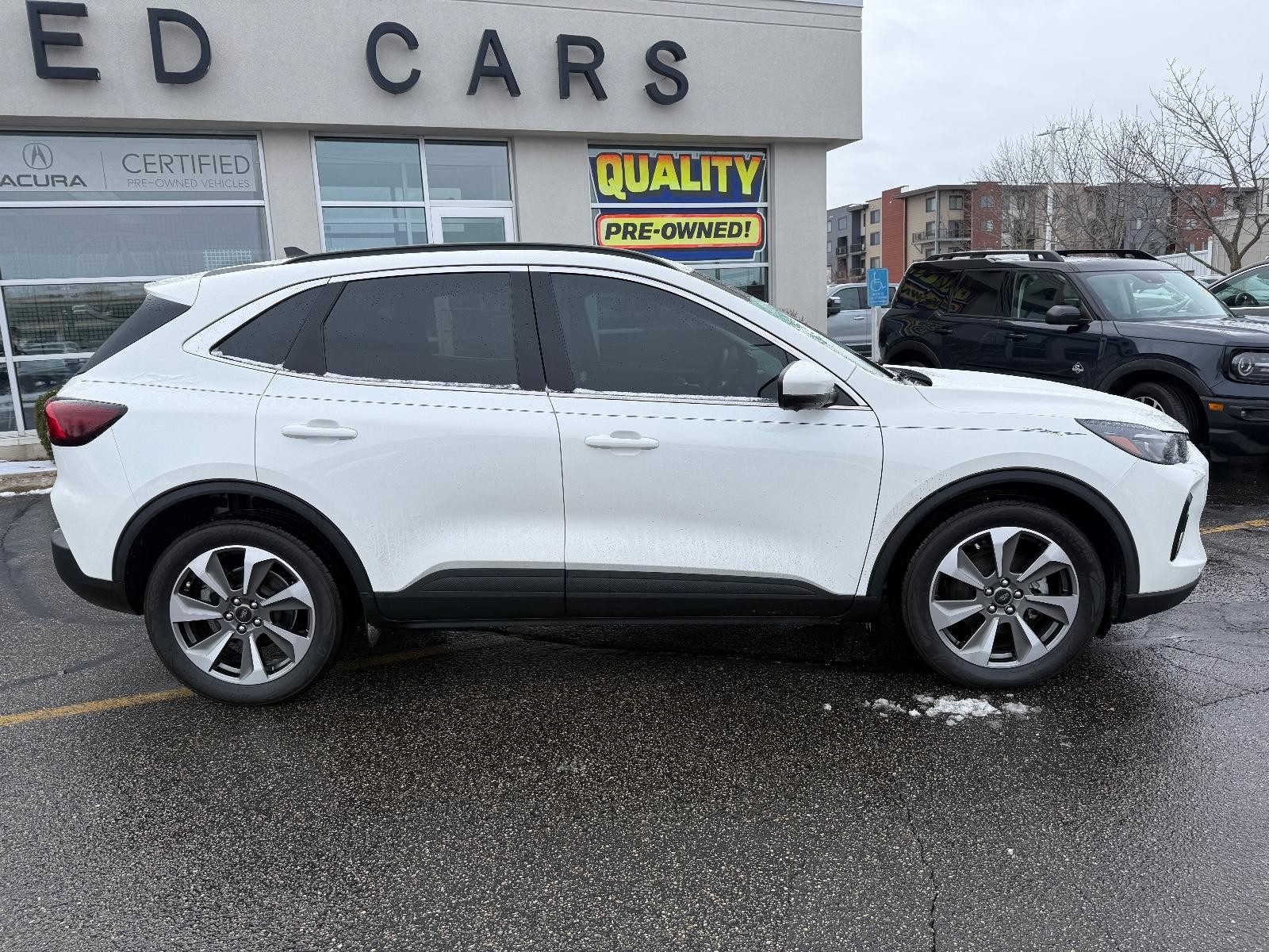 Ford Escape Vehicle Image 02