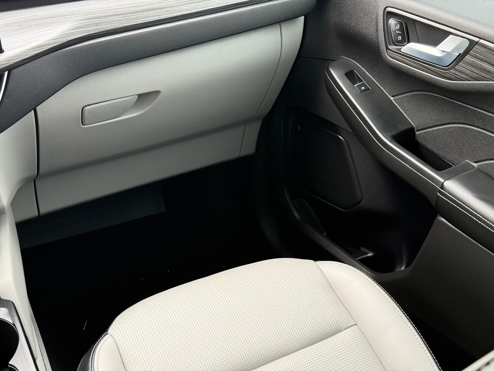 Ford Escape Vehicle Image 15