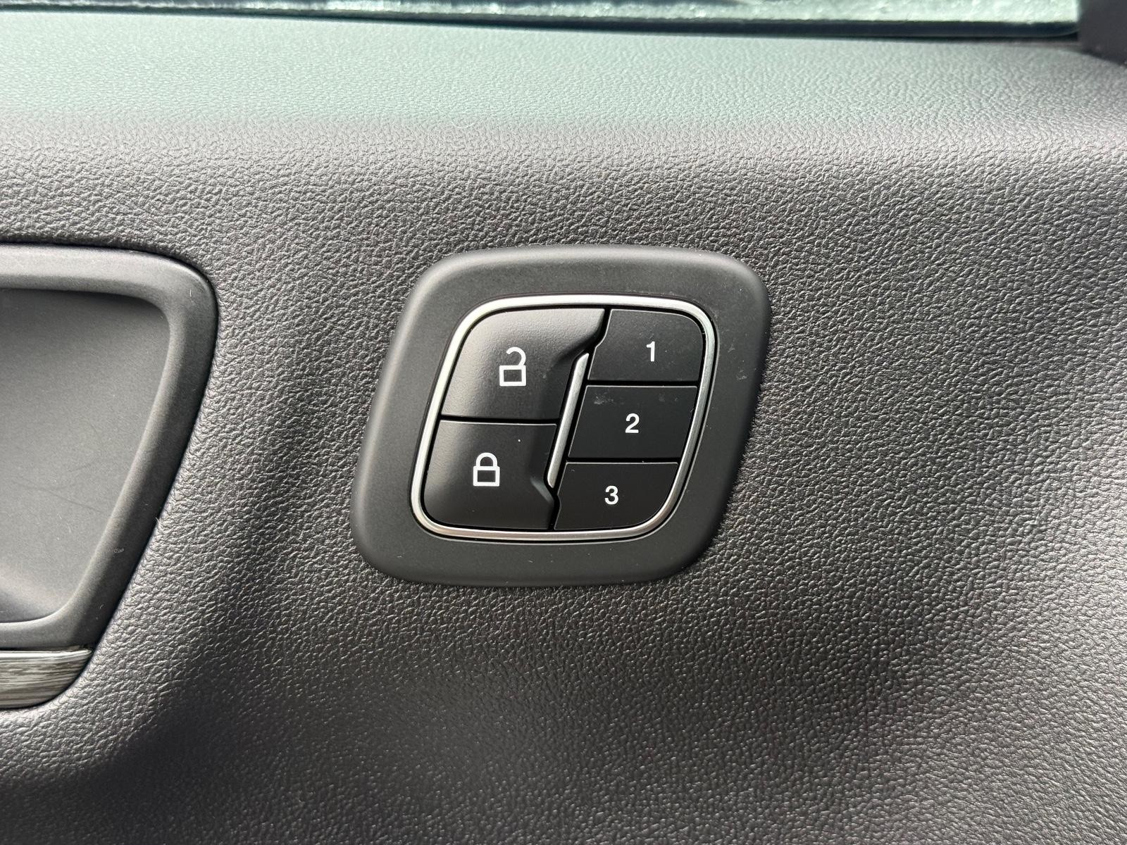 Ford Escape Vehicle Image 22