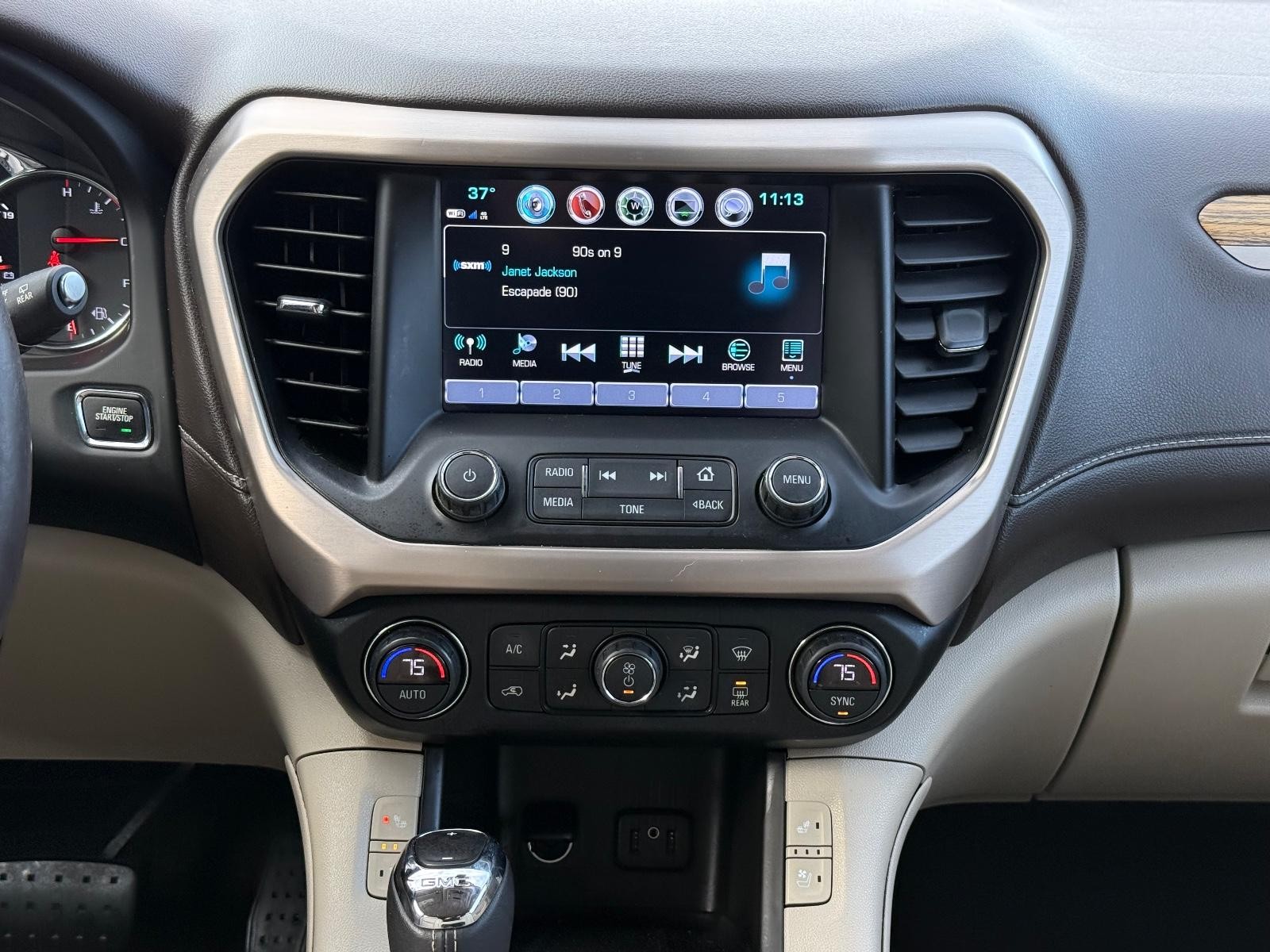 GMC Acadia Vehicle Image 12