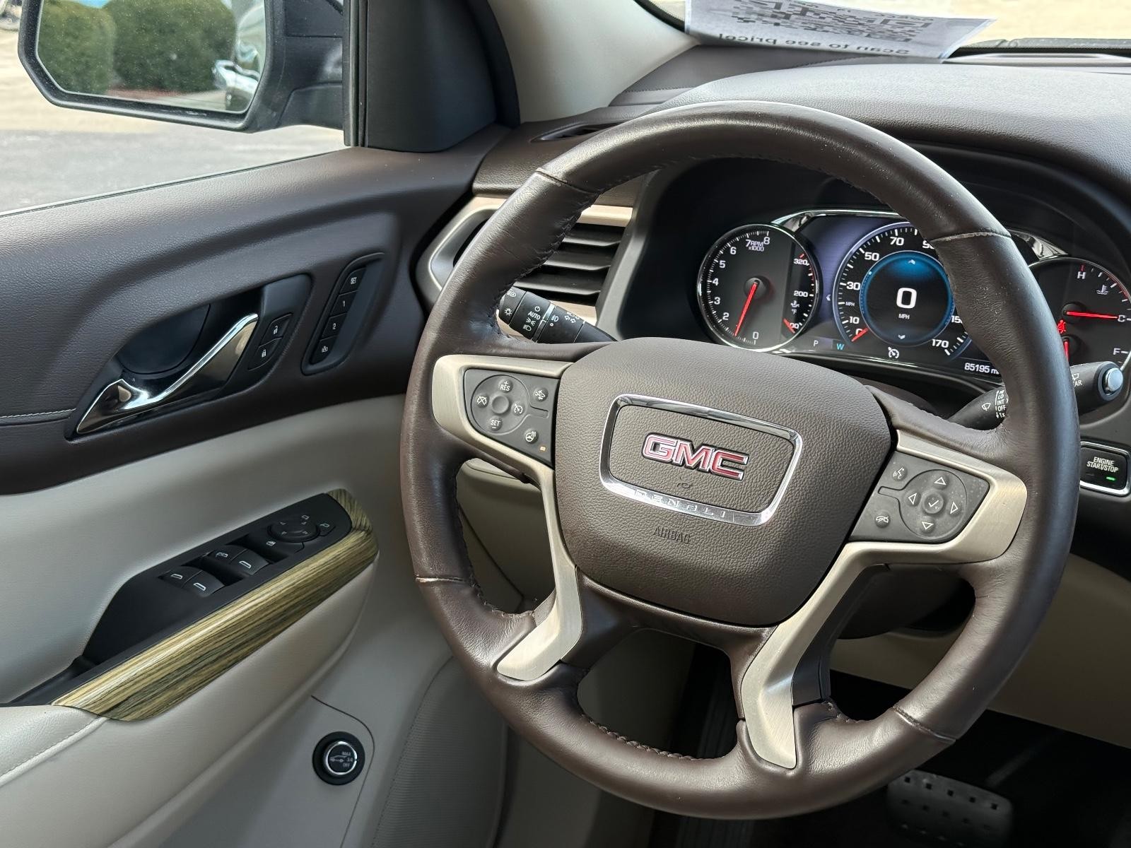 GMC Acadia Vehicle Image 14