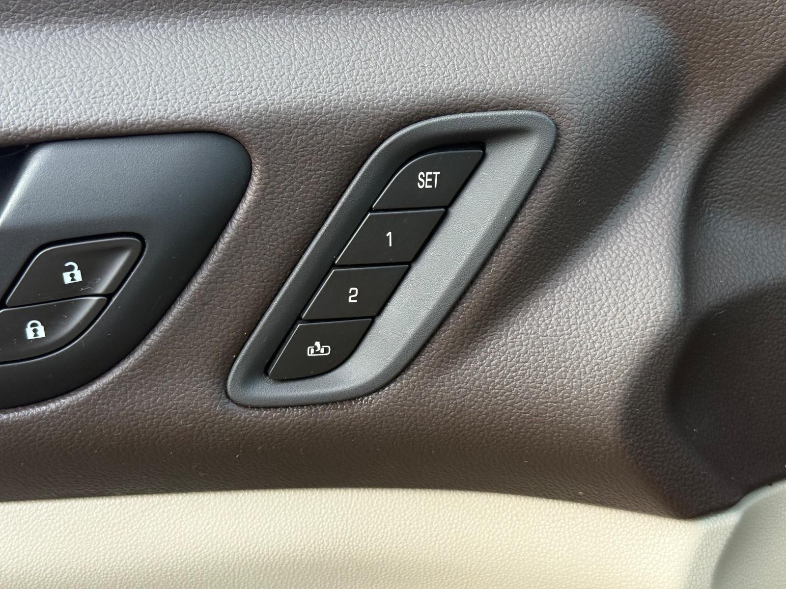 GMC Acadia Vehicle Image 16