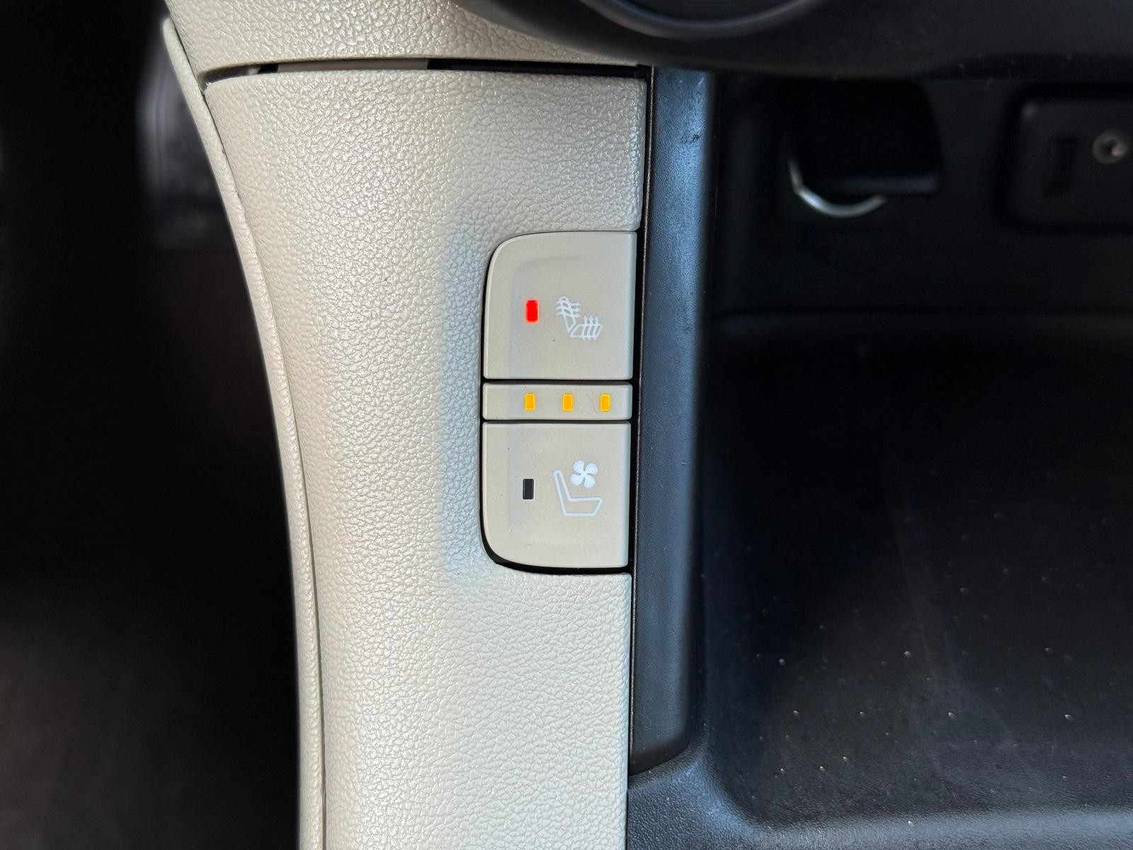 GMC Acadia Vehicle Image 21