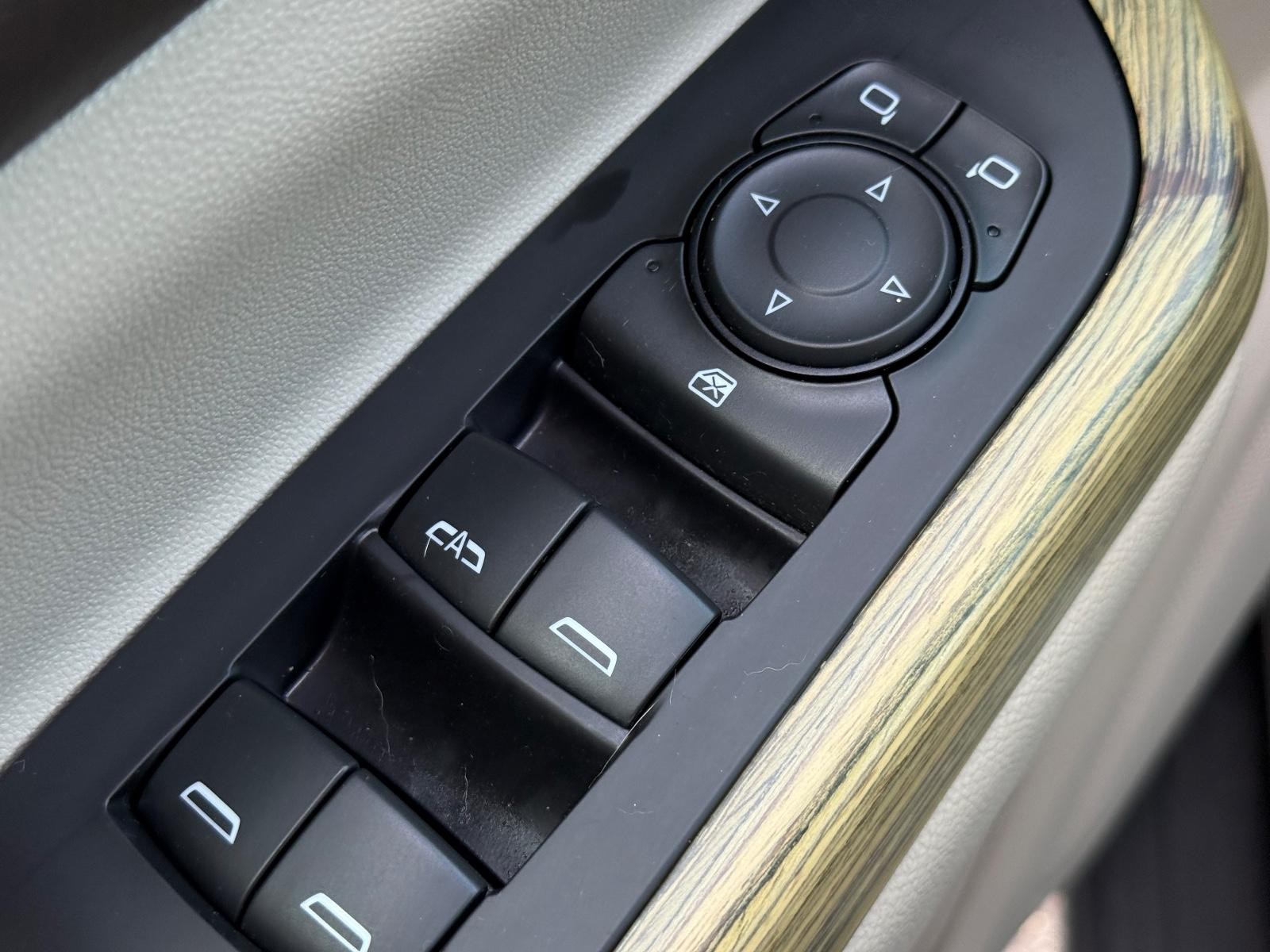 GMC Acadia Vehicle Image 22