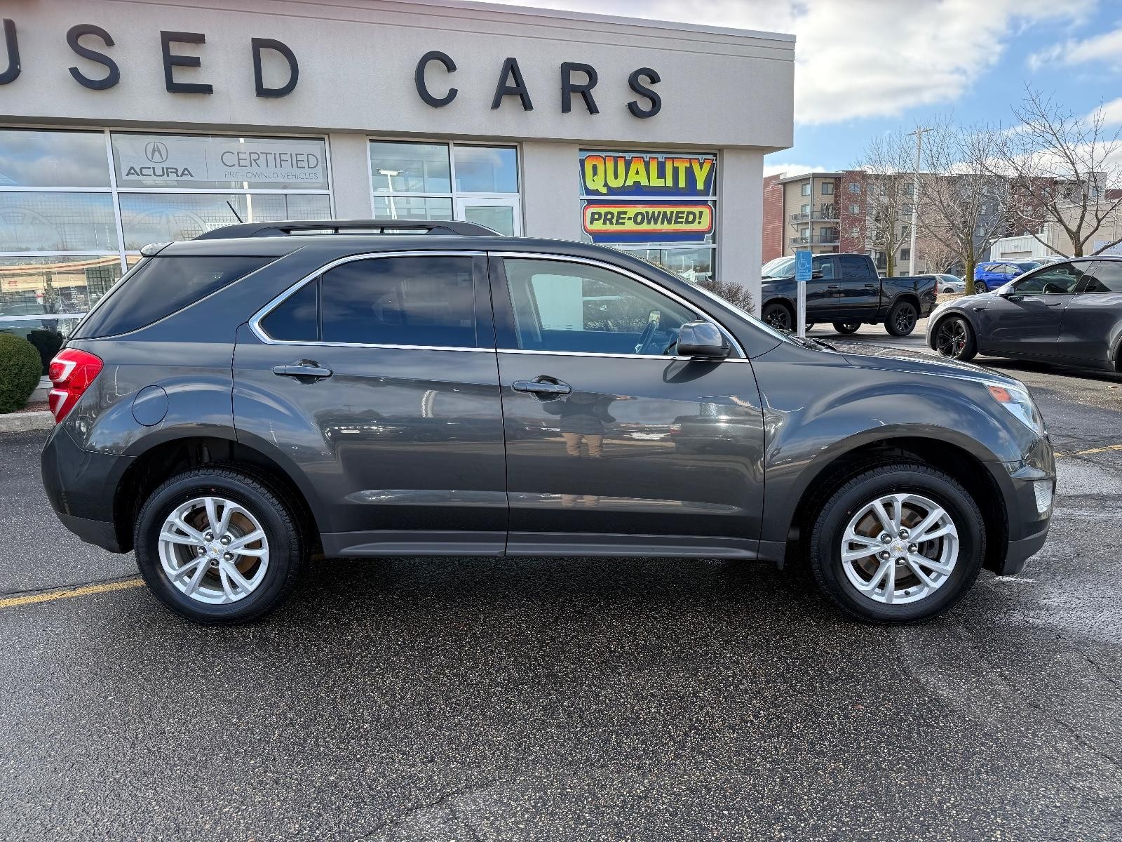 Chevrolet Equinox Vehicle Full-screen Gallery Image 02