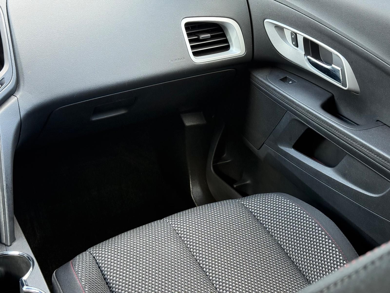 Chevrolet Equinox Vehicle Full-screen Gallery Image 15