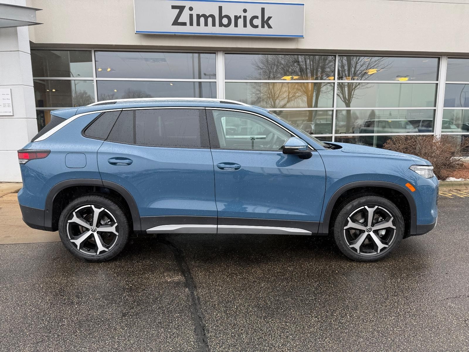 Volkswagen Tiguan Vehicle Image 02