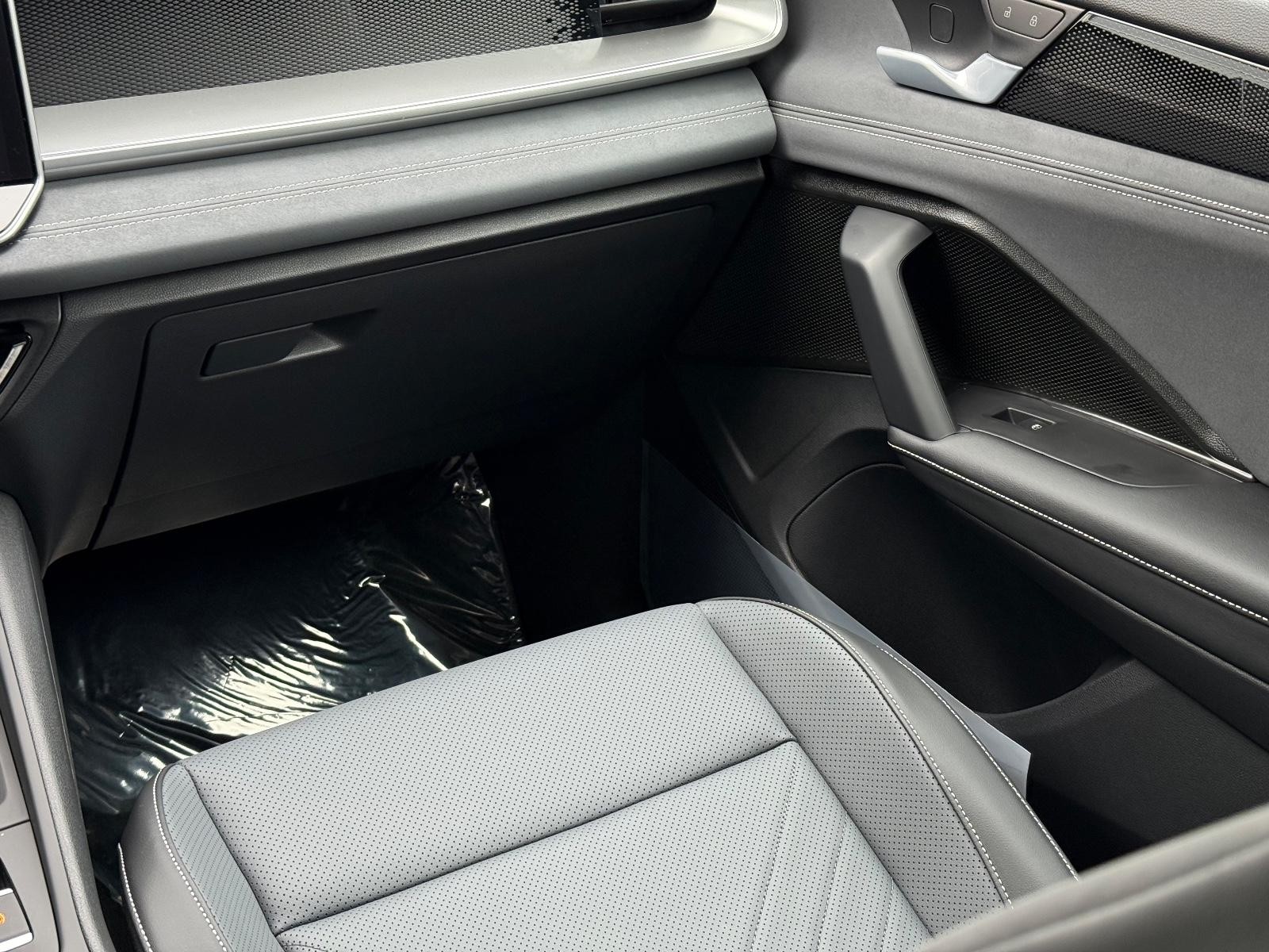 Volkswagen Tiguan Vehicle Image 09