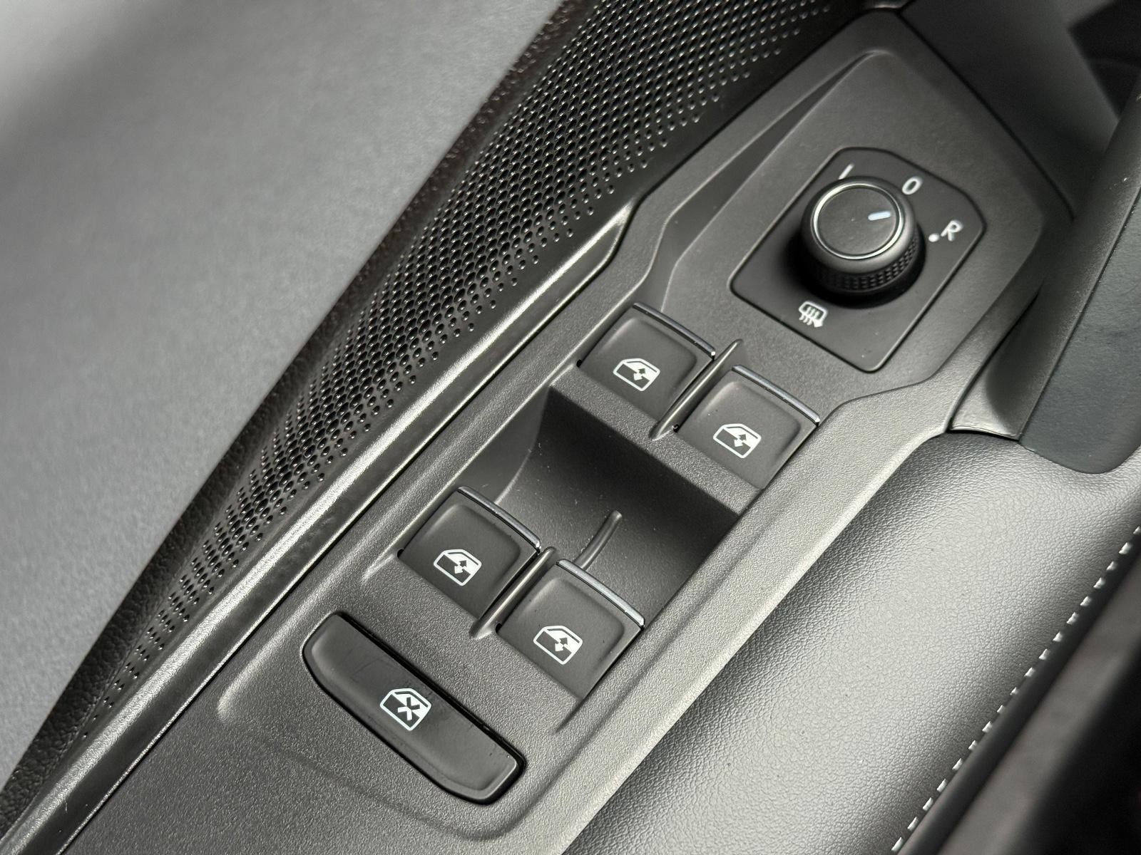 Volkswagen Tiguan Vehicle Image 15