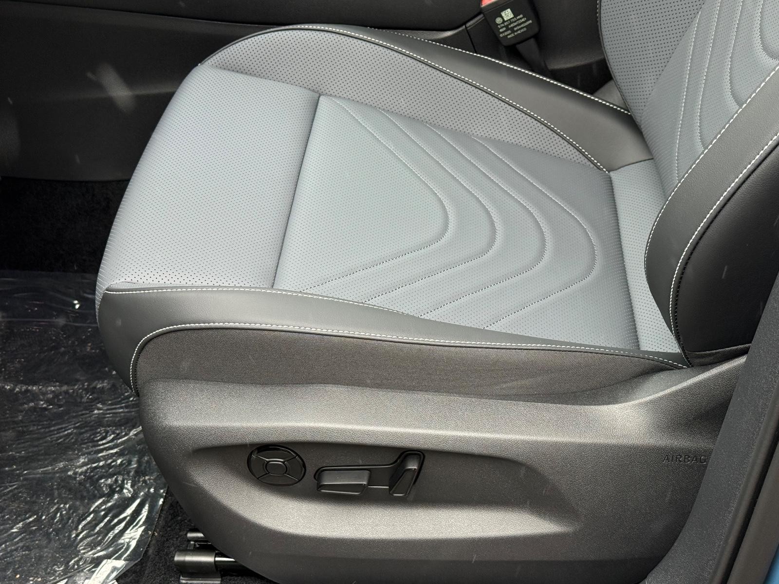 Volkswagen Tiguan Vehicle Image 16