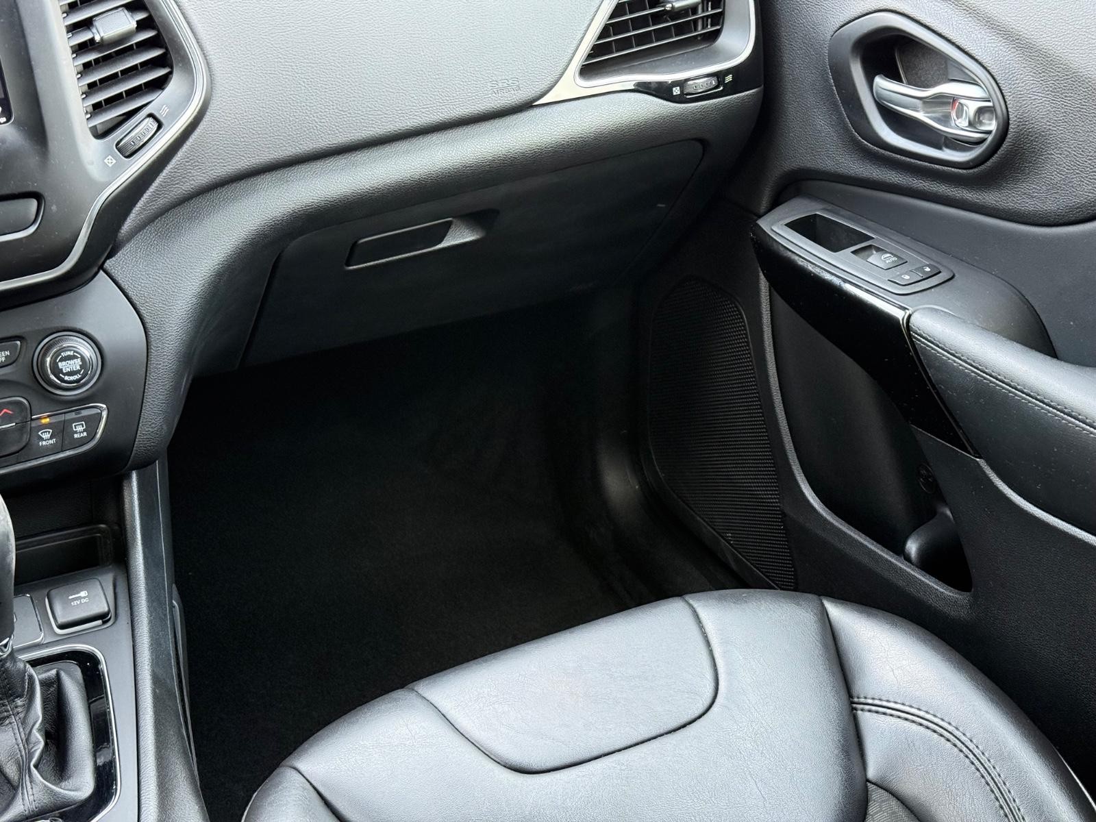 Jeep Cherokee Vehicle Image 15