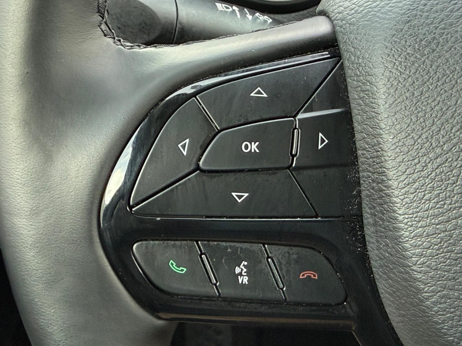 Jeep Cherokee Vehicle Image 16