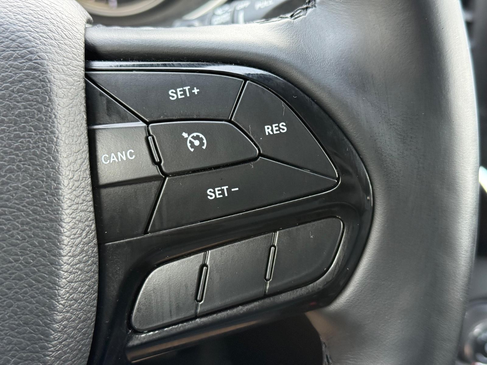 Jeep Cherokee Vehicle Image 17