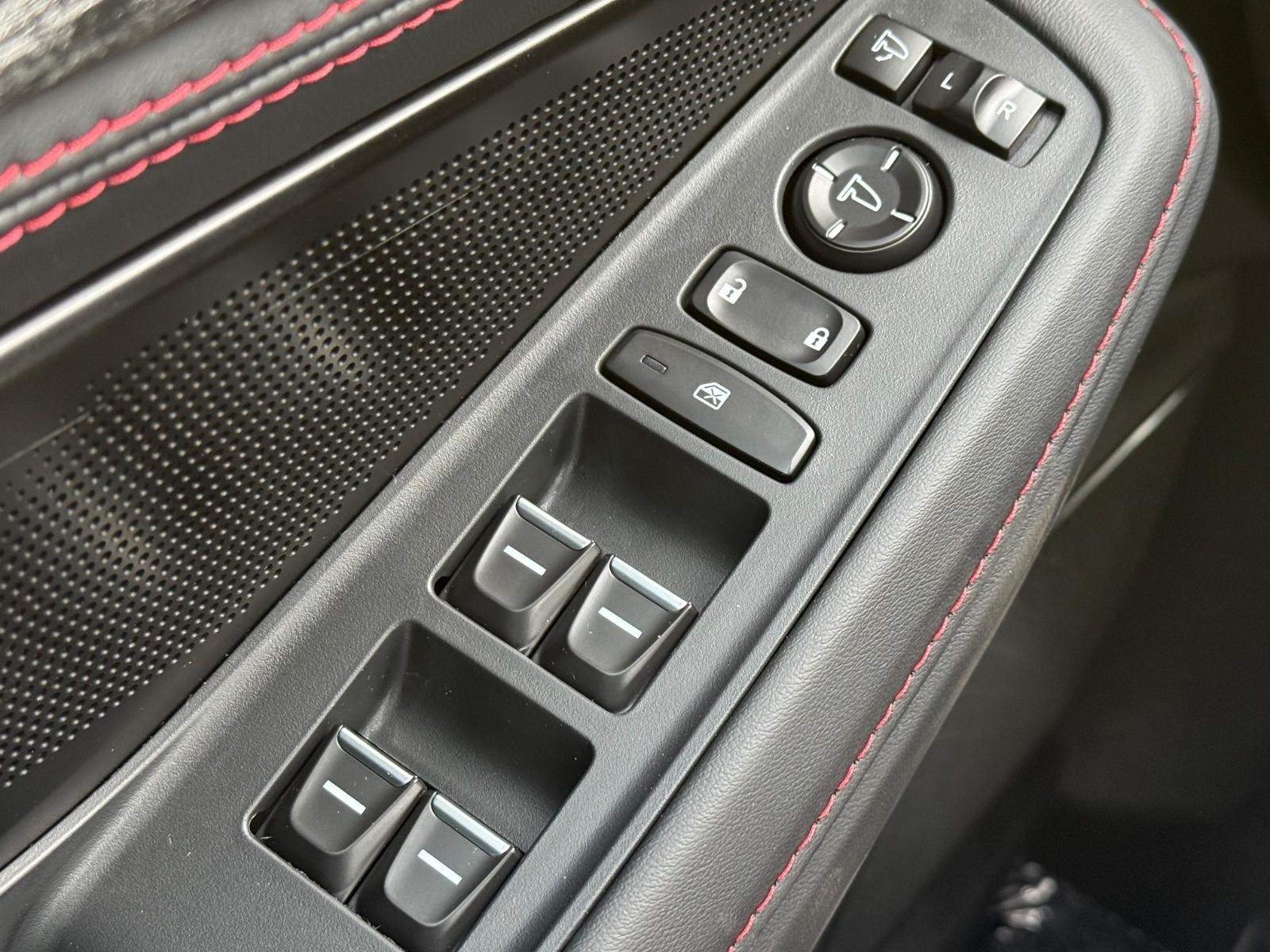 Acura MDX Vehicle Image 15