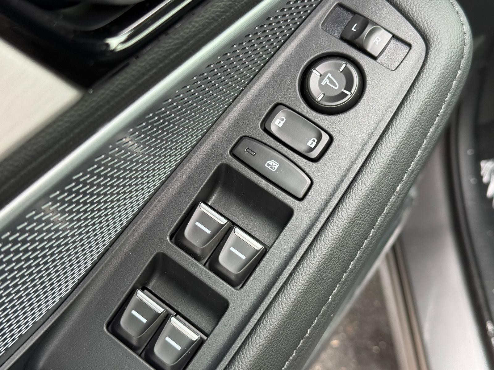 Acura MDX Vehicle Image 15