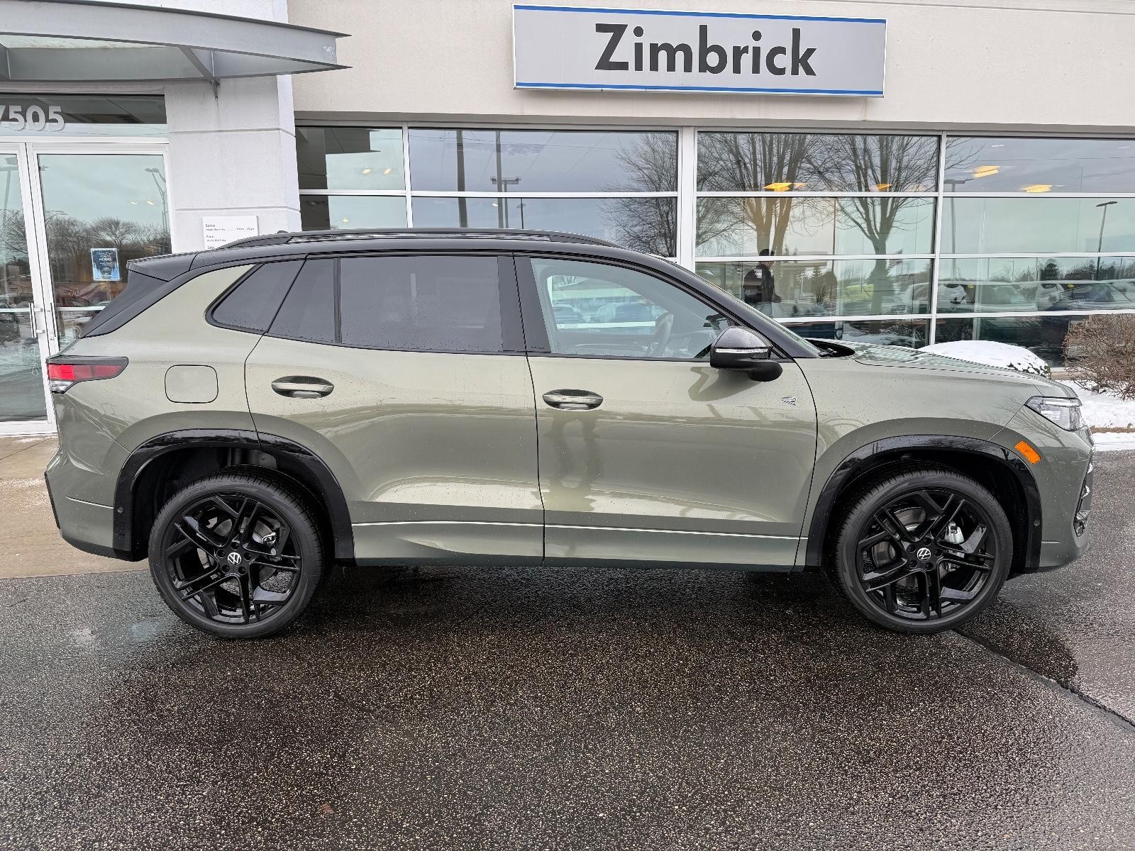 Volkswagen Tiguan Vehicle Image 02