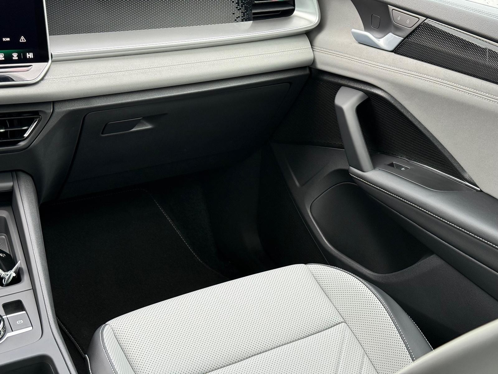 Volkswagen Tiguan Vehicle Image 09