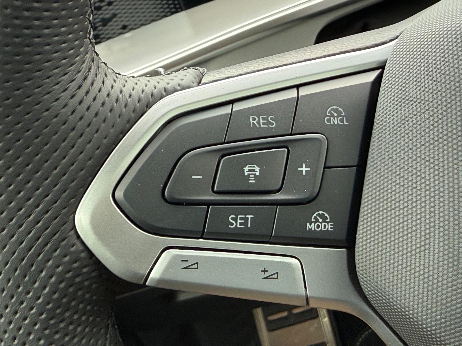 Volkswagen Tiguan Vehicle Image 10