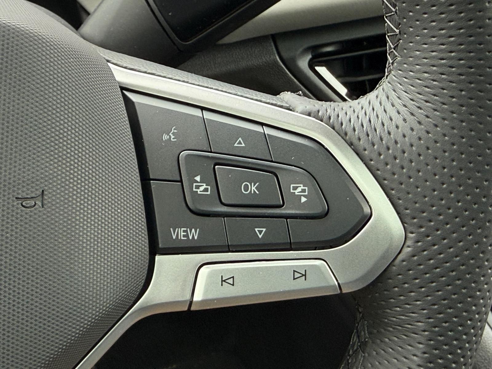 Volkswagen Tiguan Vehicle Image 11