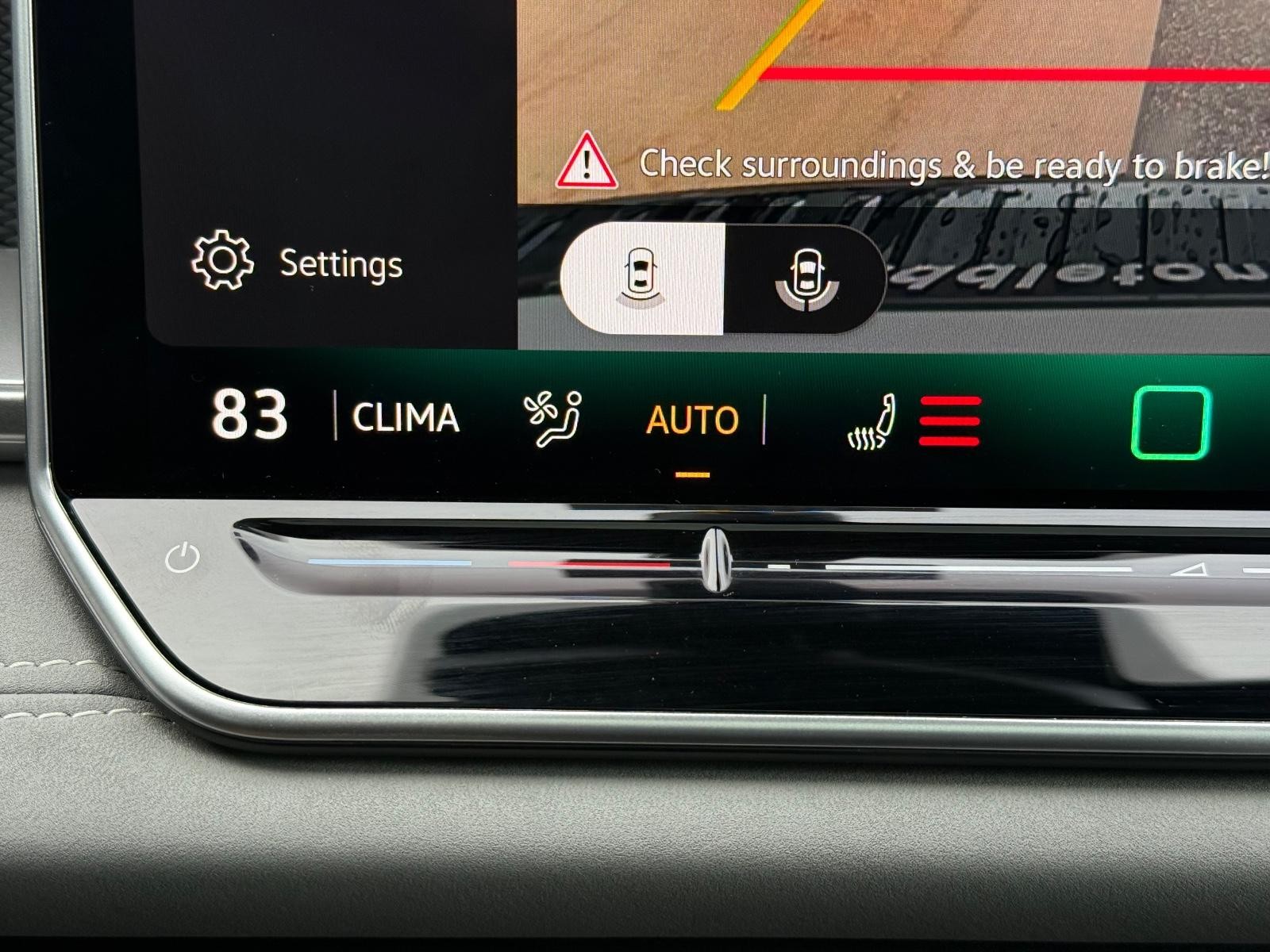 Volkswagen Tiguan Vehicle Image 14