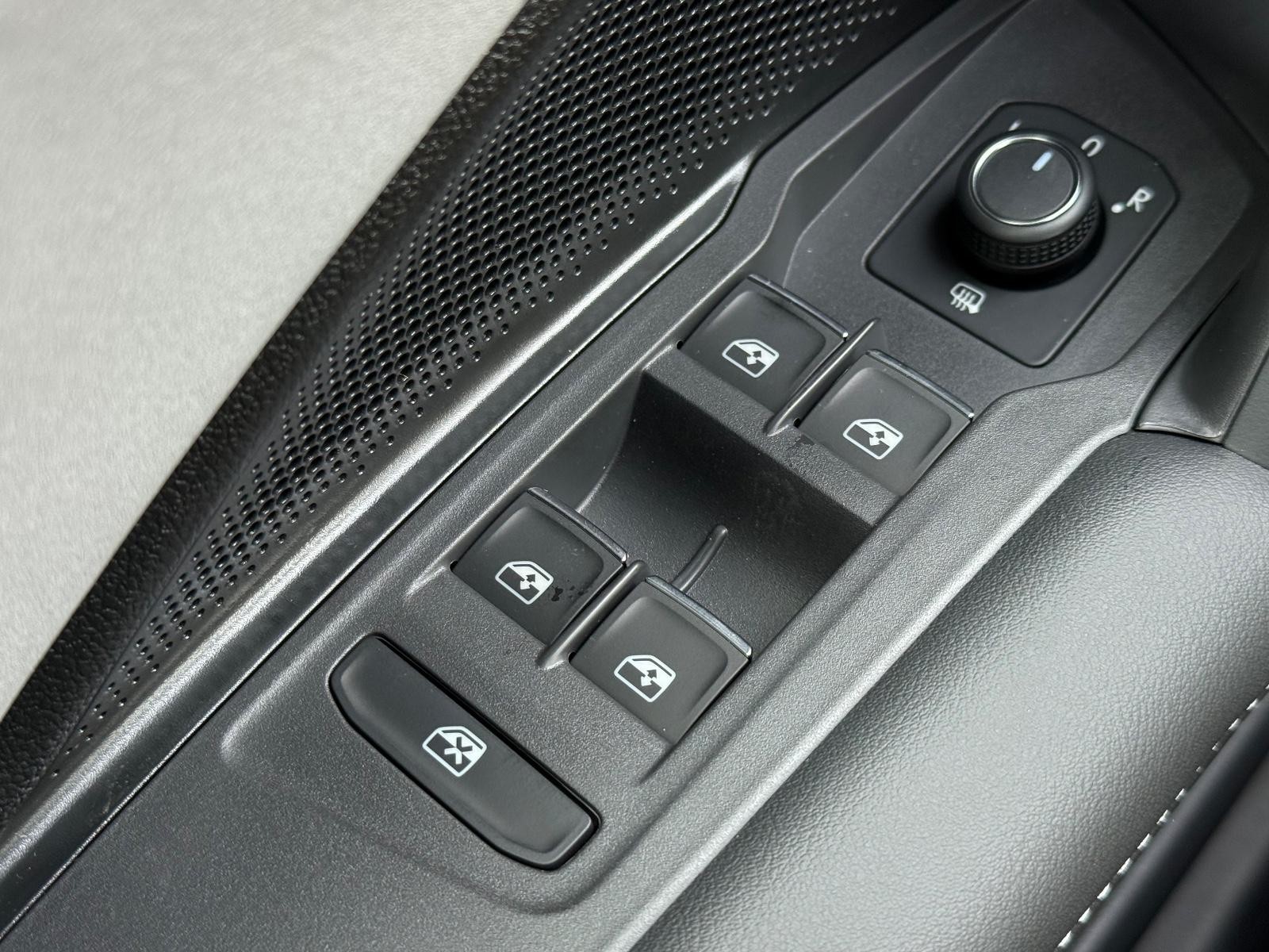 Volkswagen Tiguan Vehicle Image 15