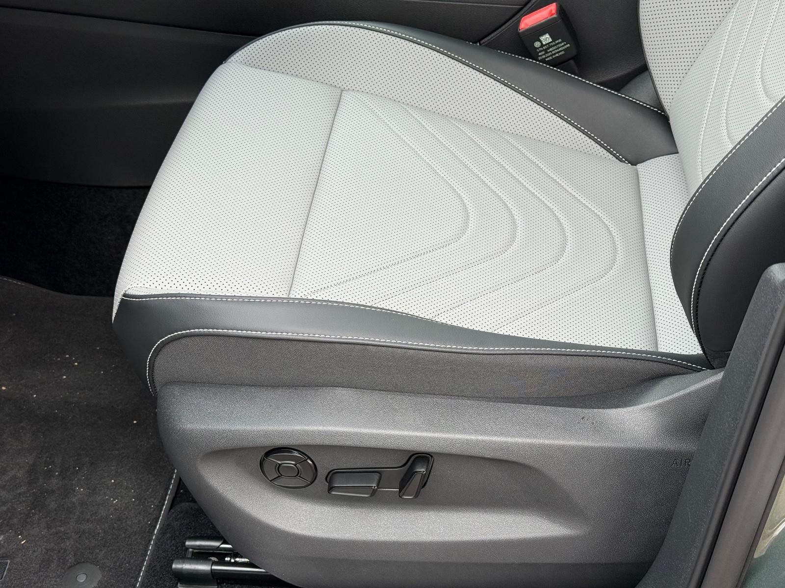 Volkswagen Tiguan Vehicle Image 16