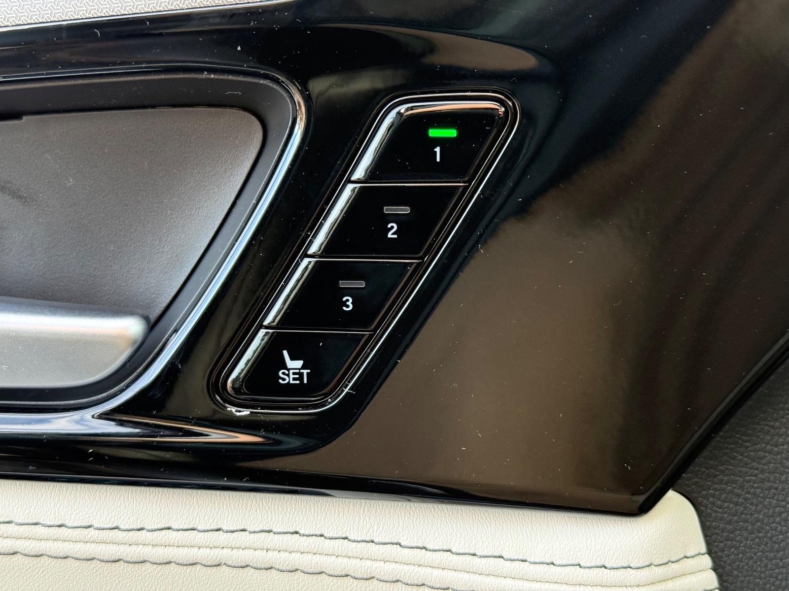 Acura MDX Vehicle Image 10