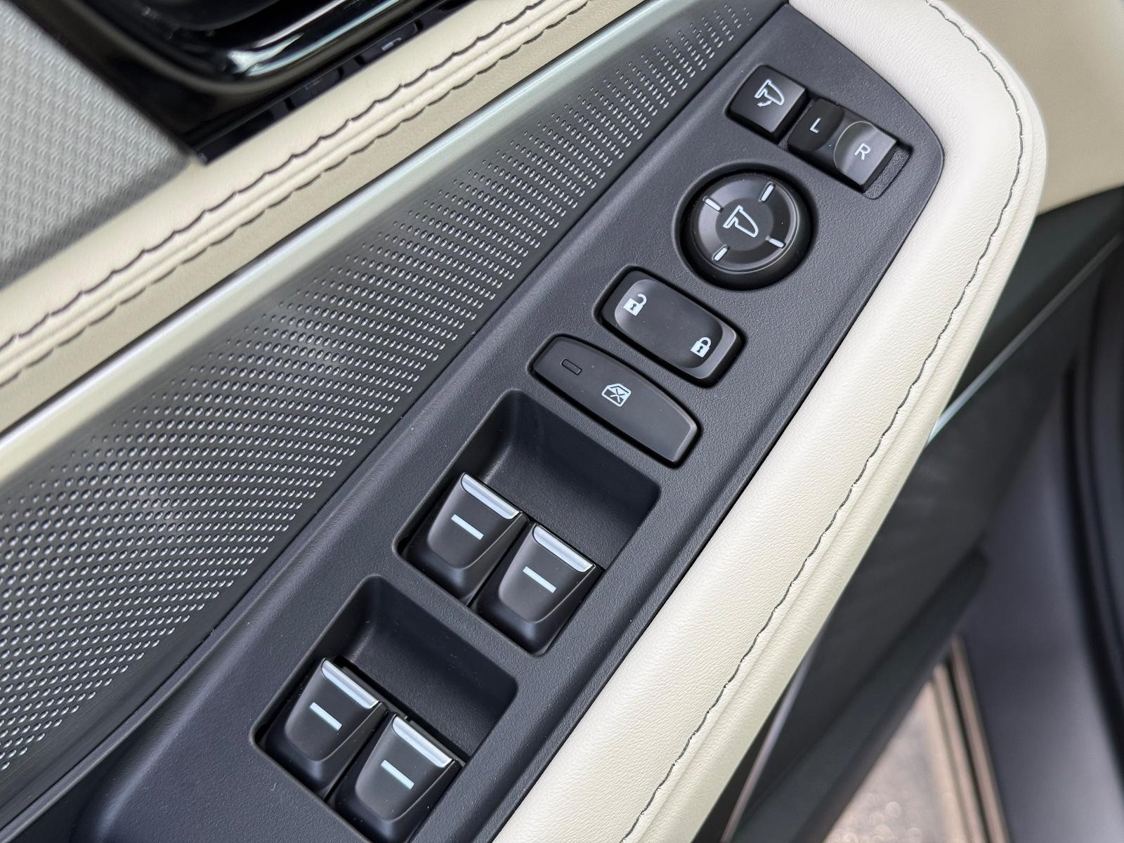 Acura MDX Vehicle Image 15