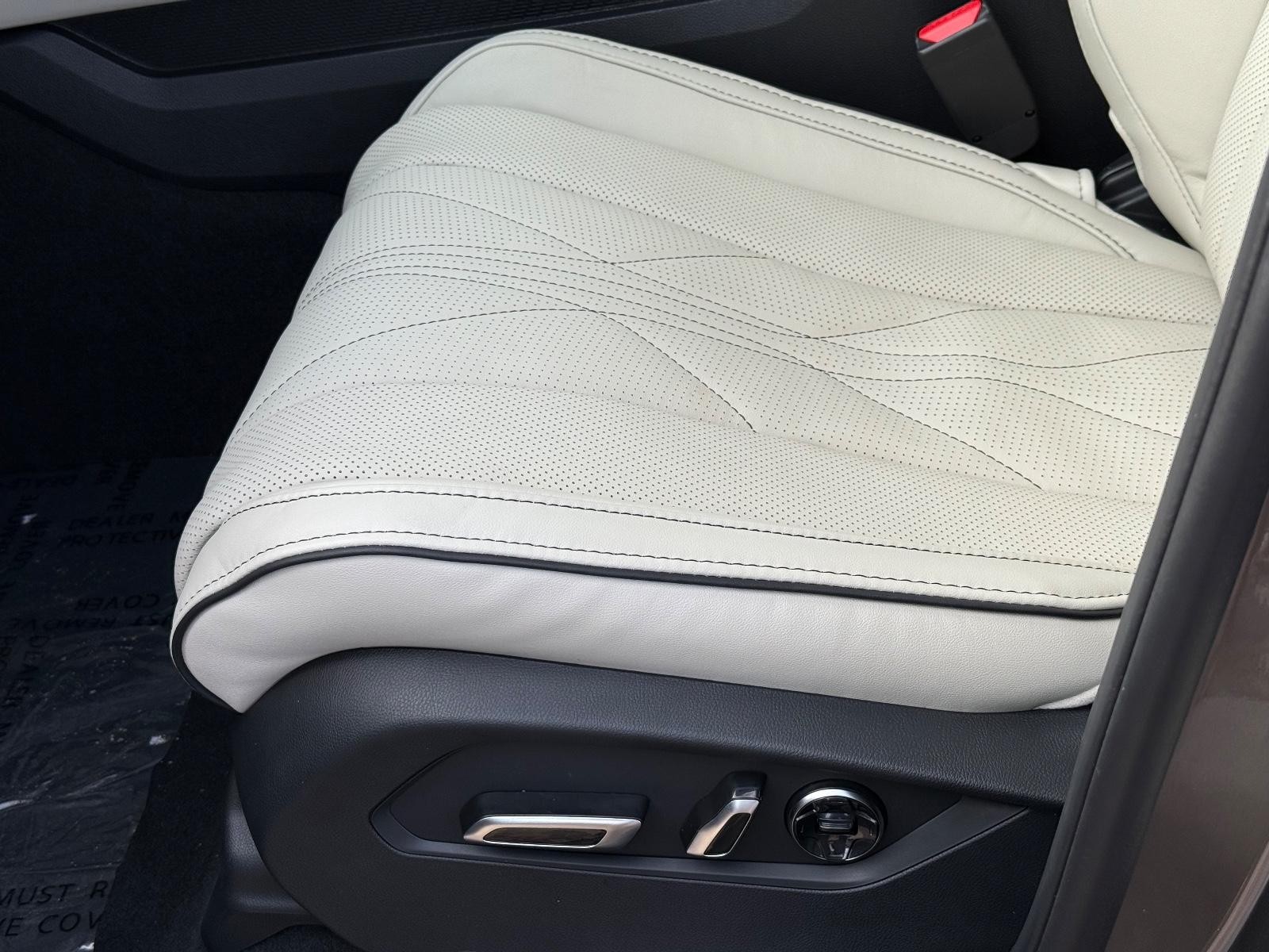 Acura MDX Vehicle Image 16