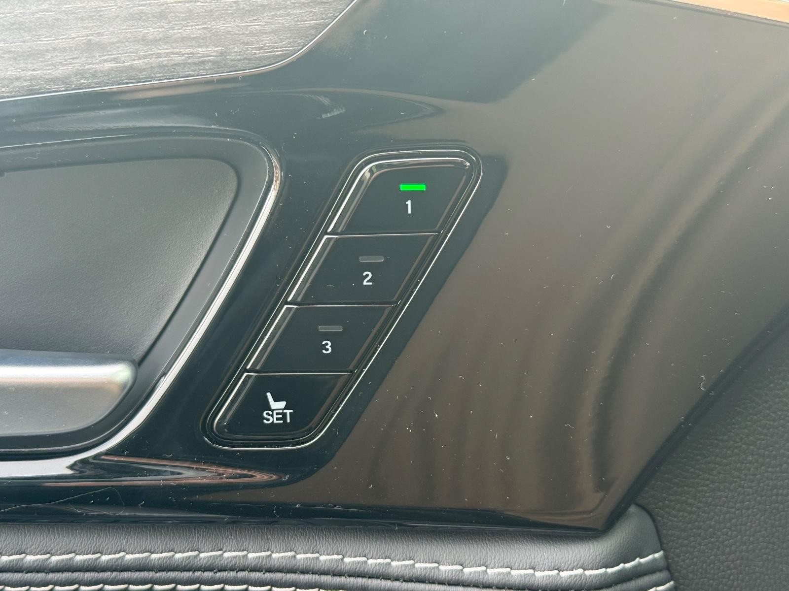 Acura MDX Vehicle Image 10