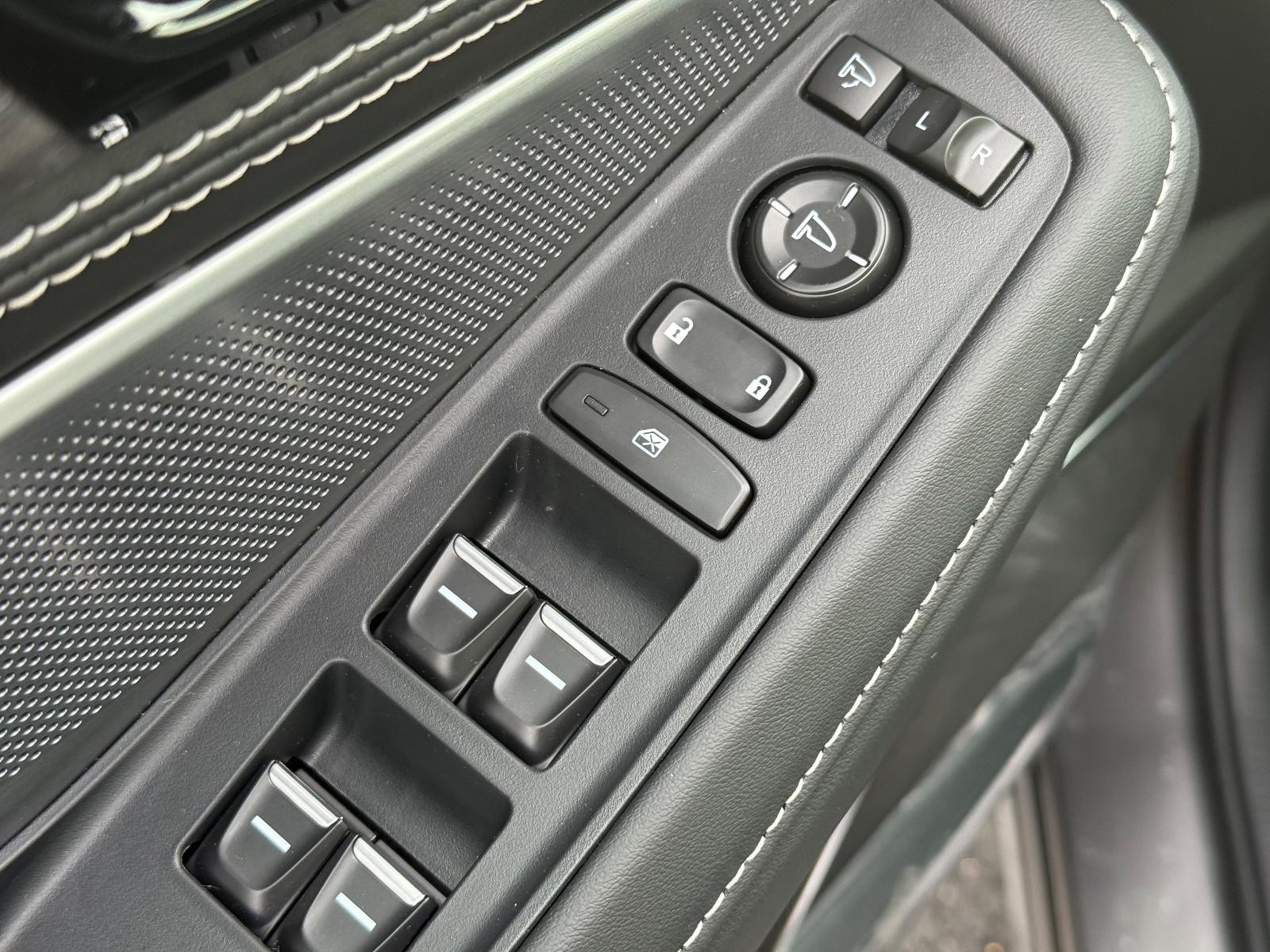 Acura MDX Vehicle Image 15