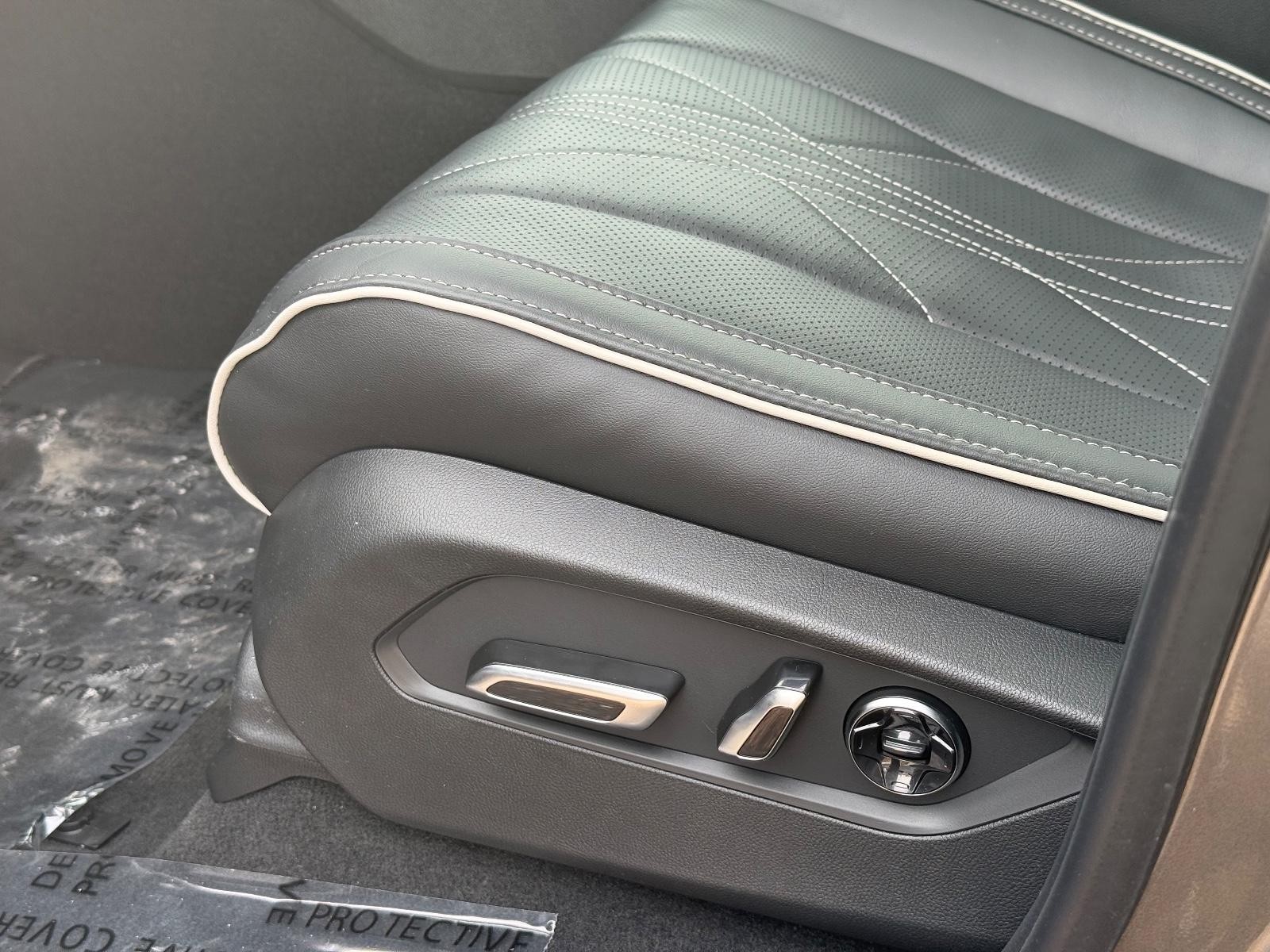 Acura MDX Vehicle Image 16