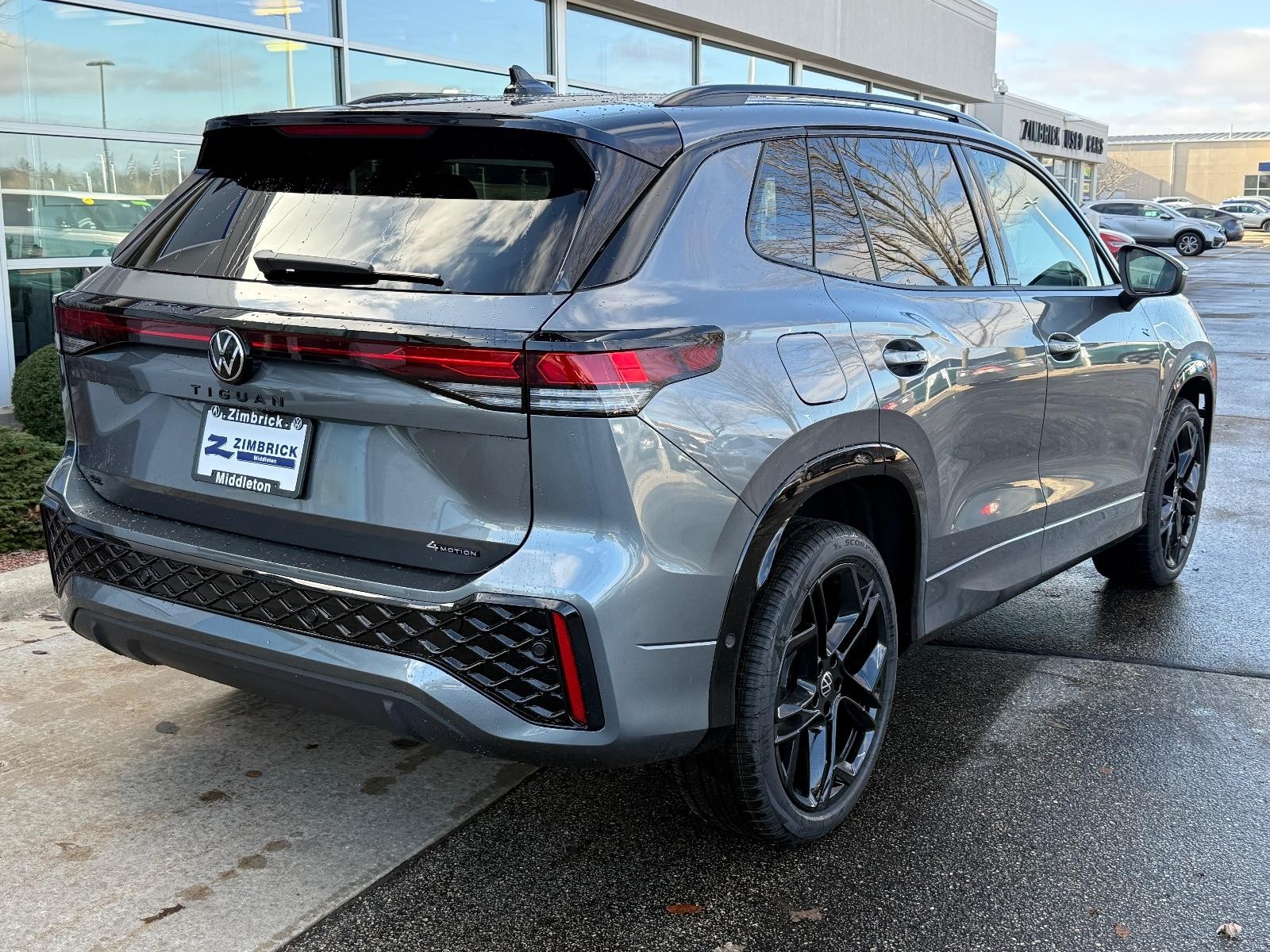 Volkswagen Tiguan Vehicle Image 03