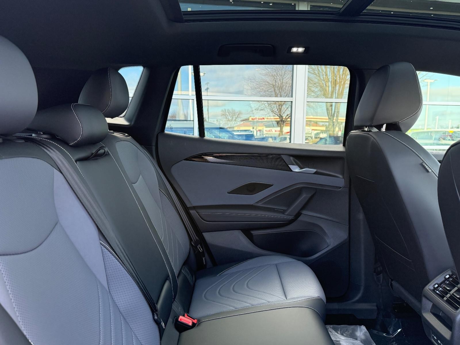 Volkswagen Tiguan Vehicle Image 05