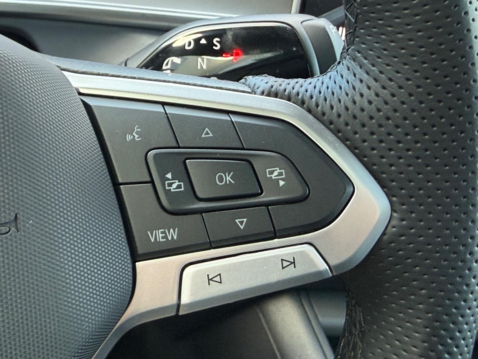 Volkswagen Tiguan Vehicle Image 11