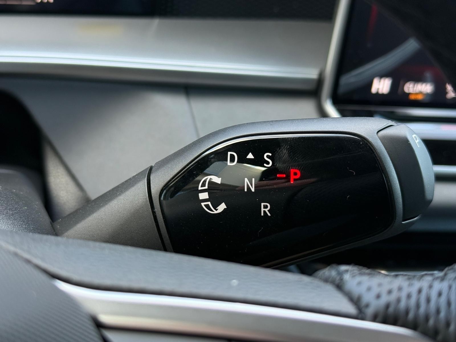 Volkswagen Tiguan Vehicle Image 12