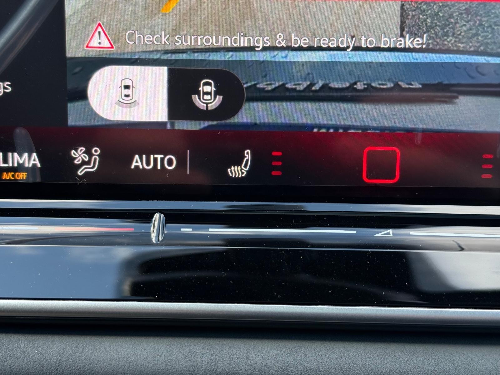 Volkswagen Tiguan Vehicle Image 14