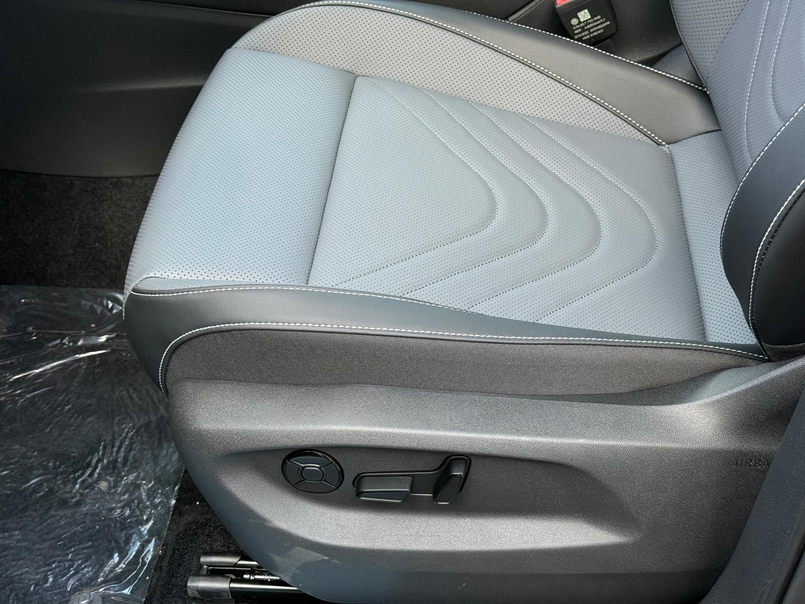 Volkswagen Tiguan Vehicle Image 16