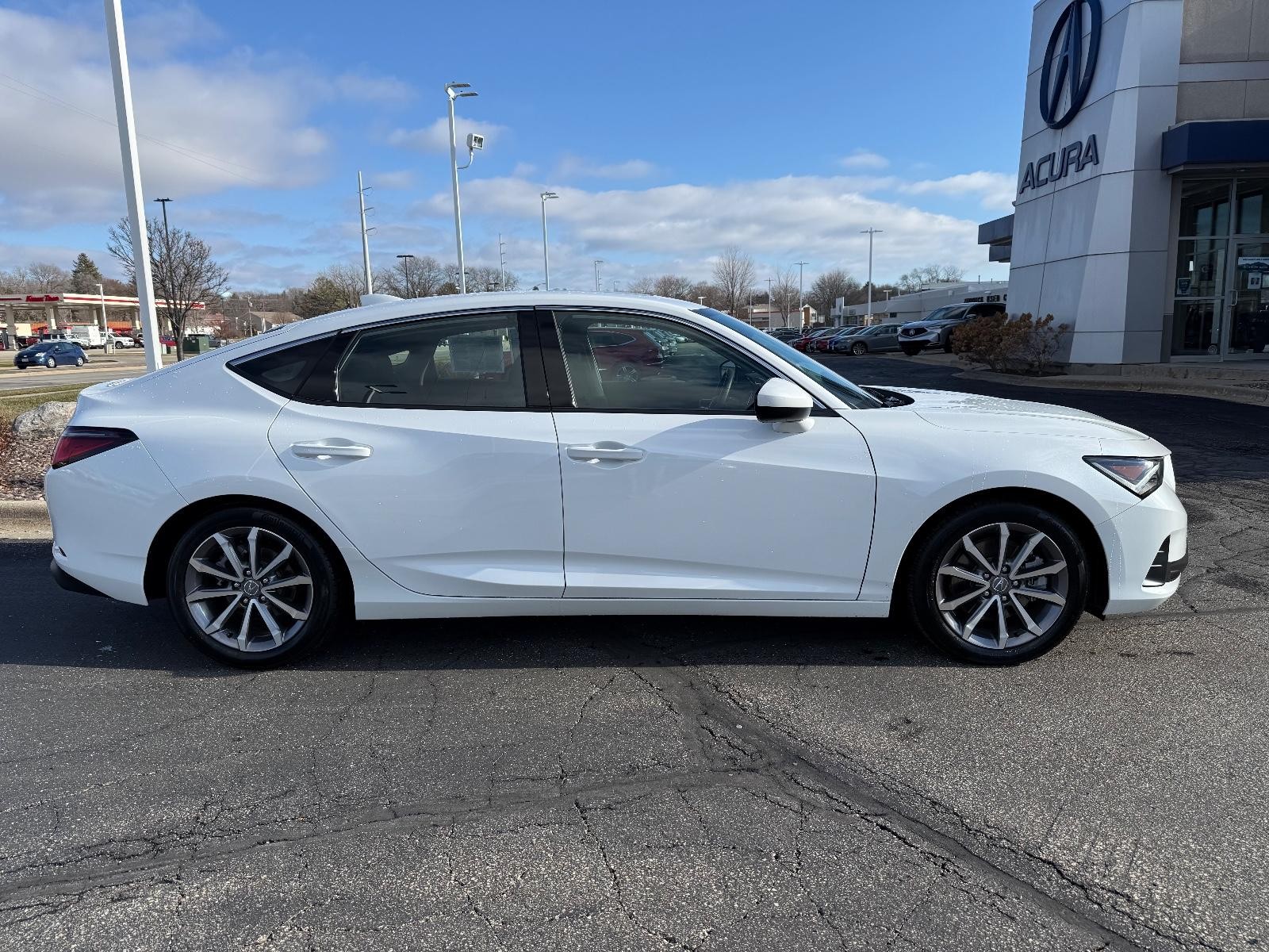 Acura Integra Vehicle Full-screen Gallery Image 02